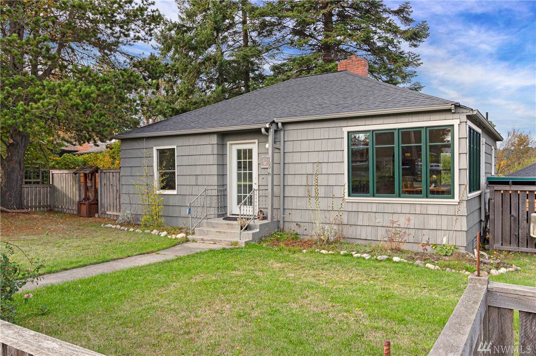 700 Park St - Photo 1