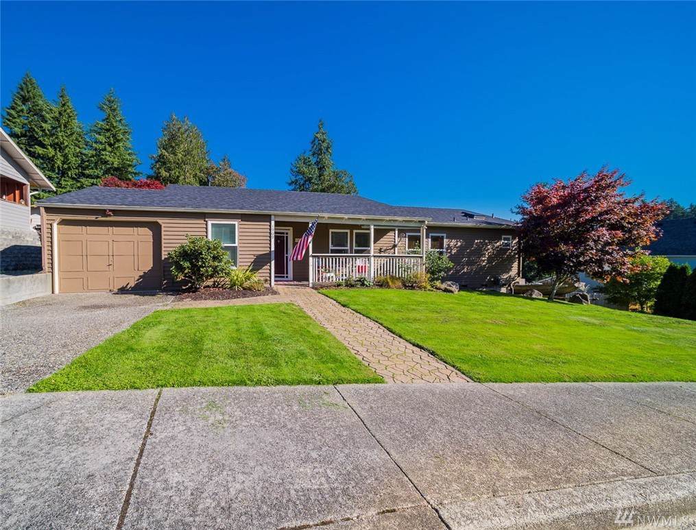 1909 Northlake Ave - Photo 1