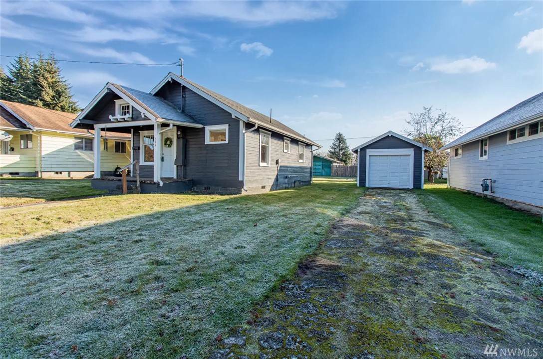 544 West End Place - Photo 1