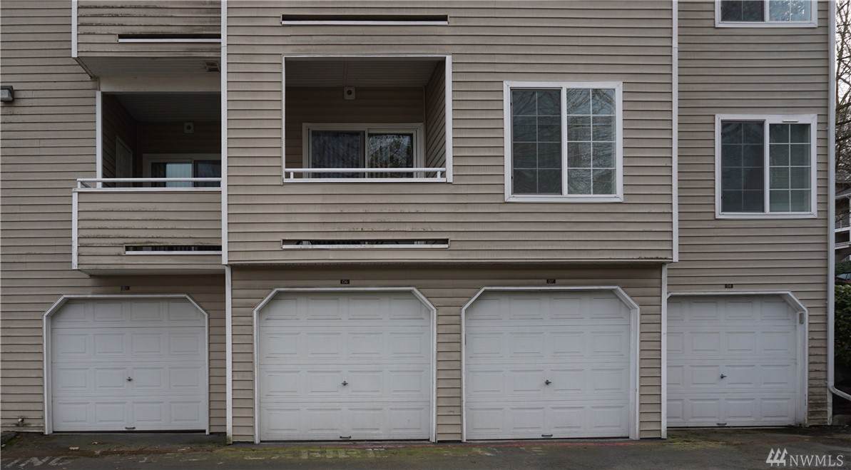 801 Rainier Ave - Photo 1