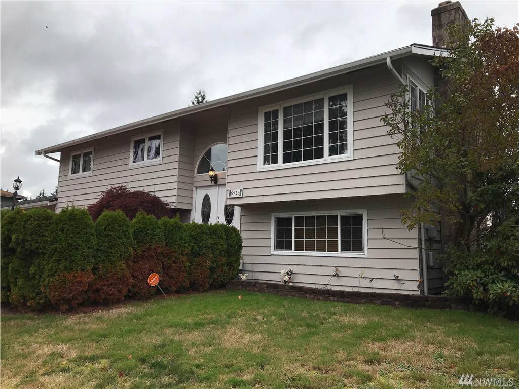 8923 Emerson - Photo 1