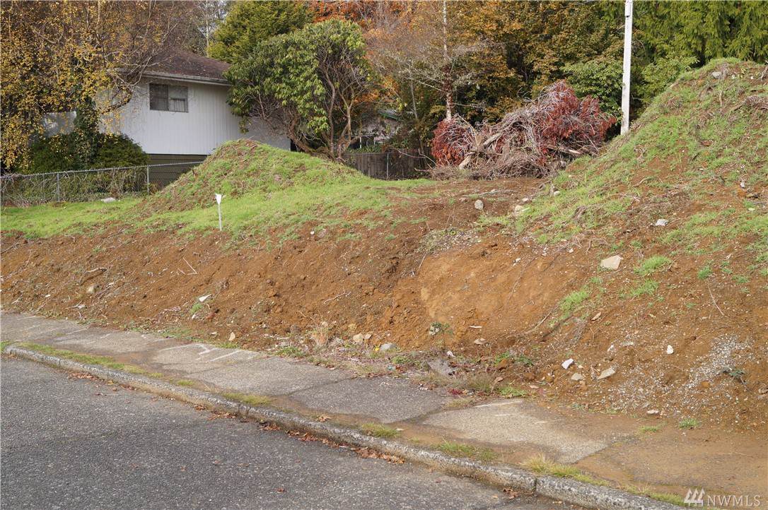 708 8th Ave - Photo 1