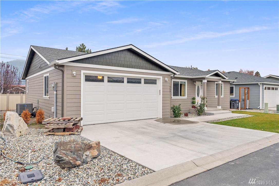 559 Village Dr - Photo 1