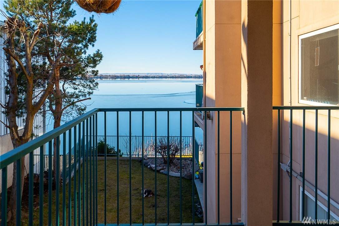 2900 Marina Dr - Photo 1