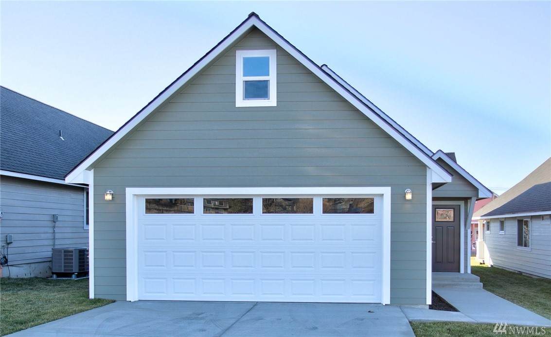 123 9th Ave - Photo 1