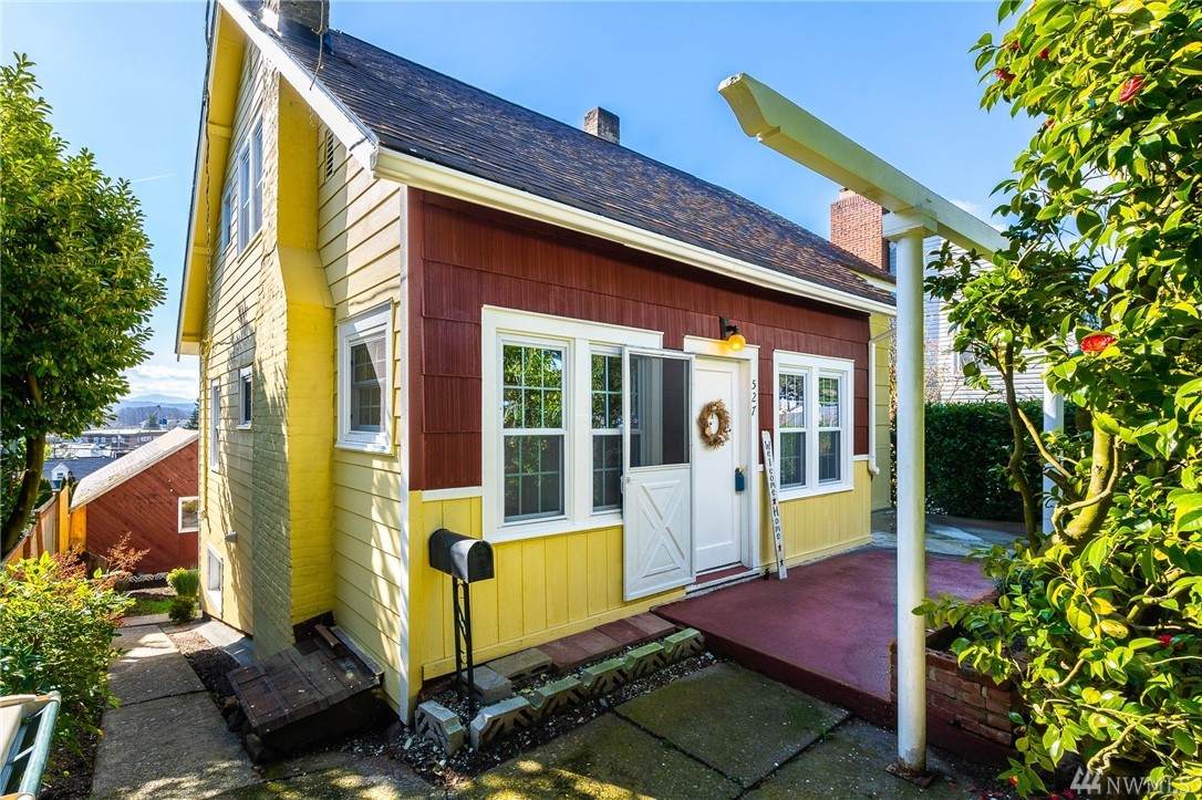 527 Adams Ave - Photo 1
