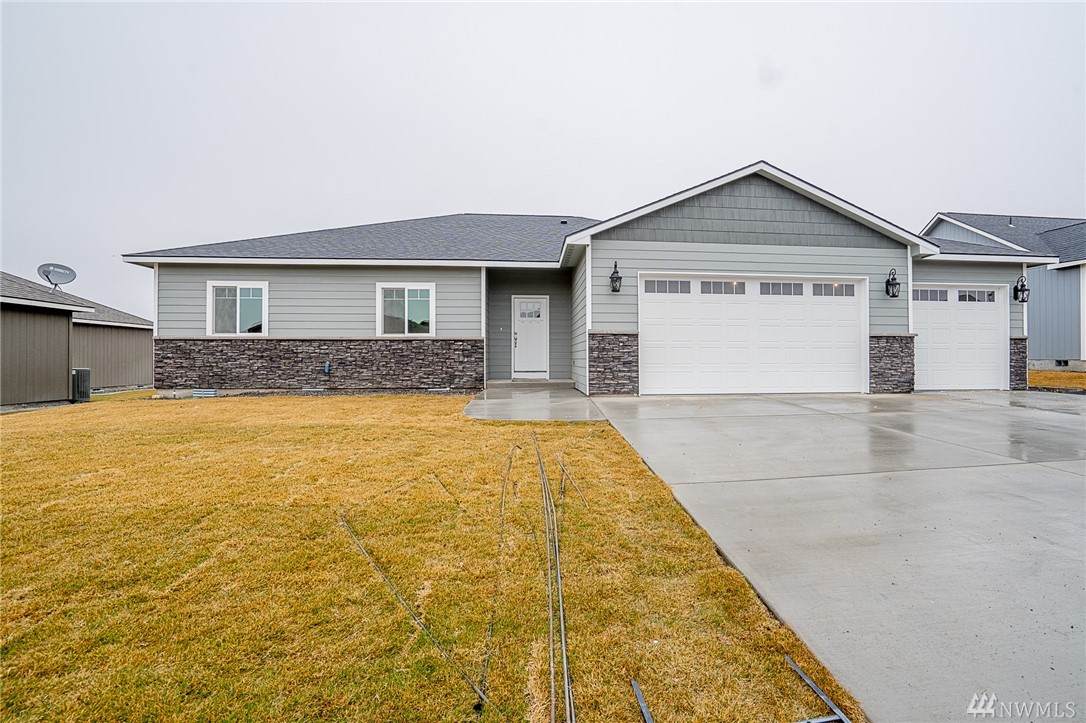 807 8th Ave - Photo 1