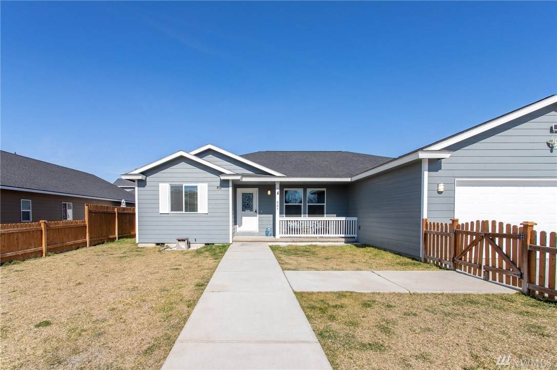 605 Bayside Dr - Photo 1