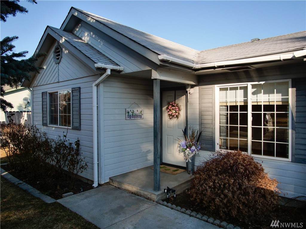 708 Locust St - Photo 1