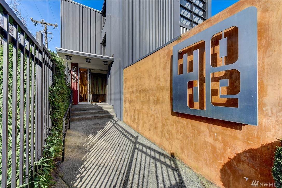 752 Bellevue Ave - Photo 1