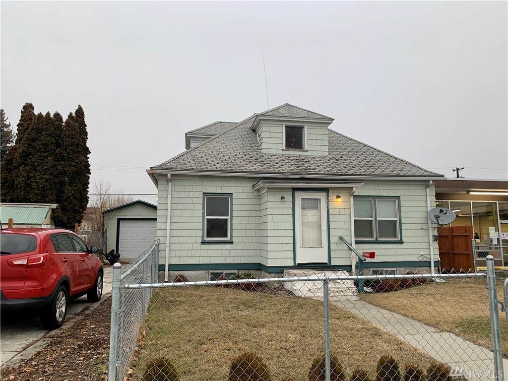 227 Alder St - Photo 1