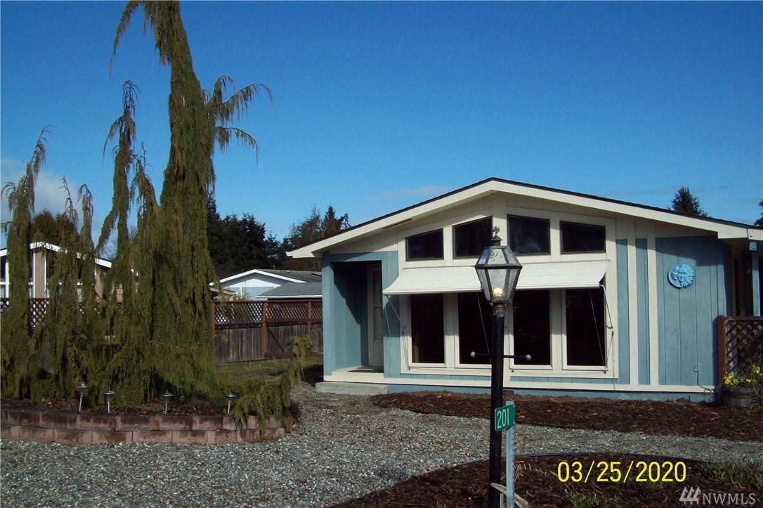 201 Holley Cir - Photo 1