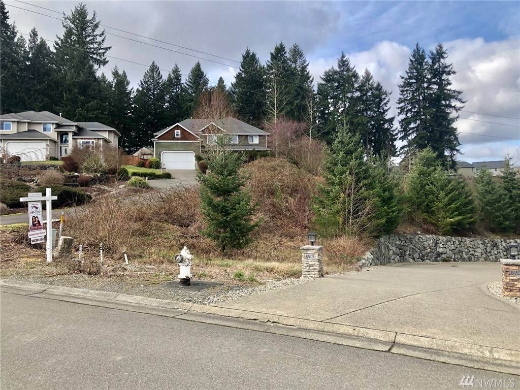2514 171st Ave - Photo 1