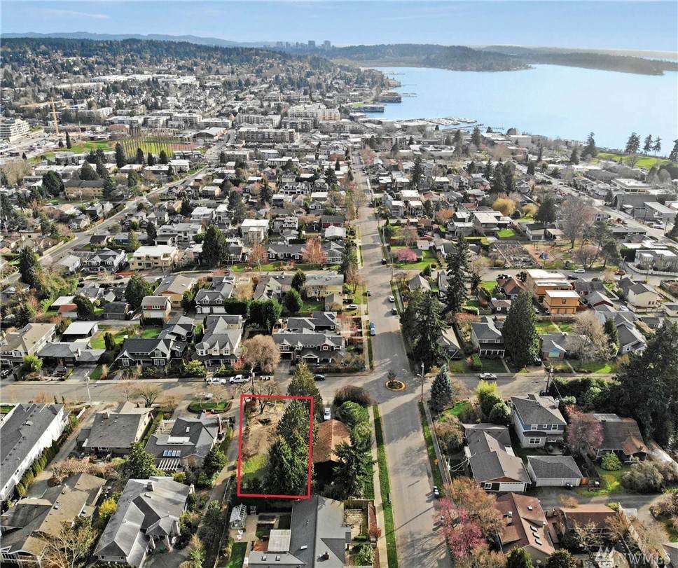 204 10th Ave - Photo 1