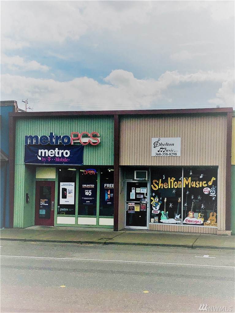 413 Railroad Ave - Photo 1