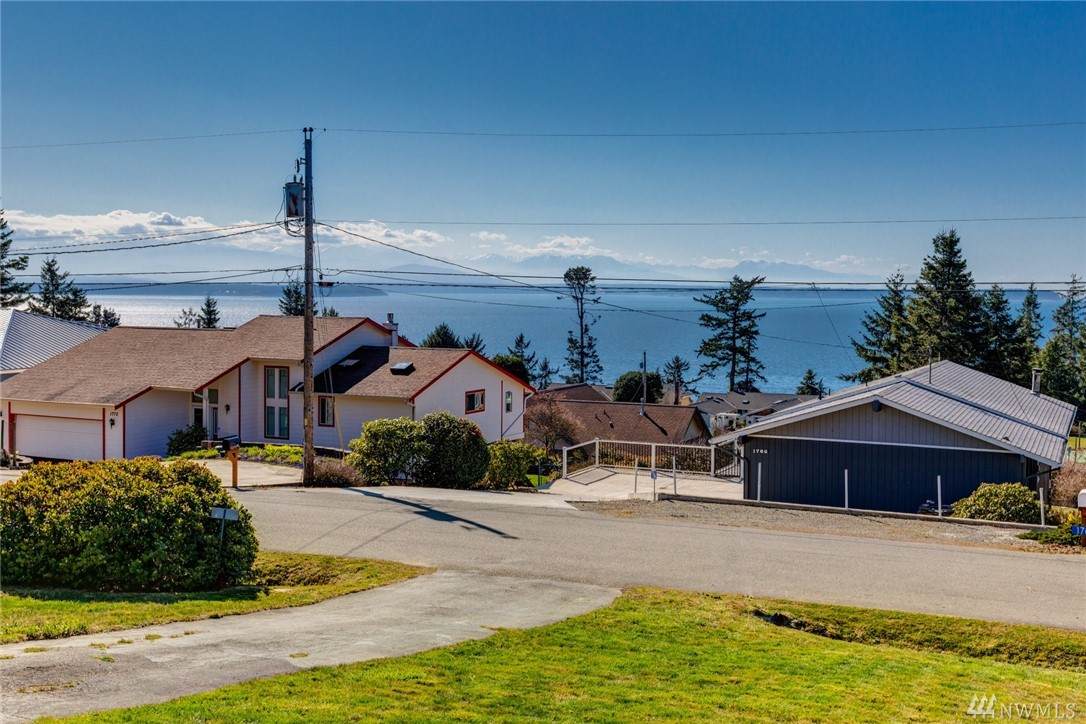 1767 Fircrest Ave - Photo 1