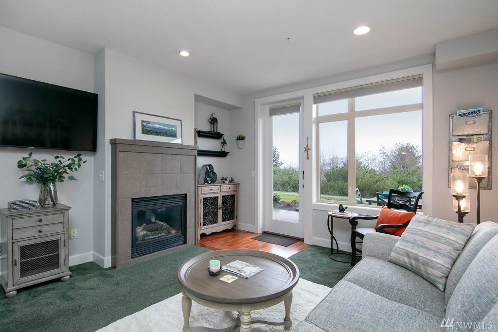 71 Pine St - Photo 1
