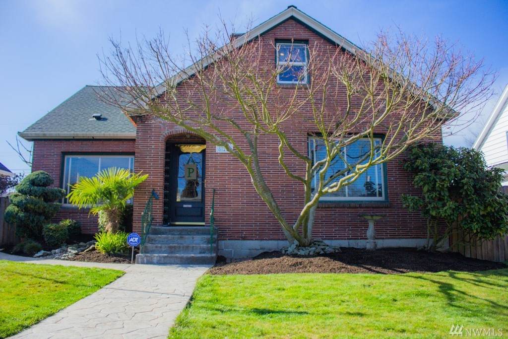 820 Oakes - Photo 1