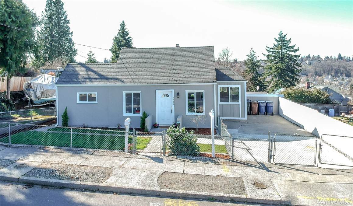 3526 Roosevelt Avenue - Photo 1