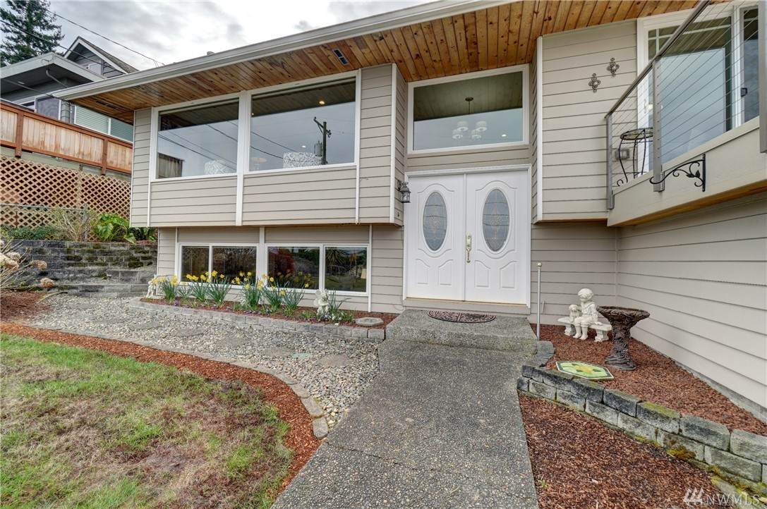 1520 Markham Ave - Photo 1