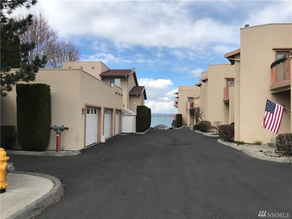2812 Marina Dr - Photo 1