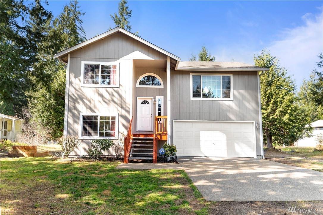 751 Lakeshore Dr - Photo 1