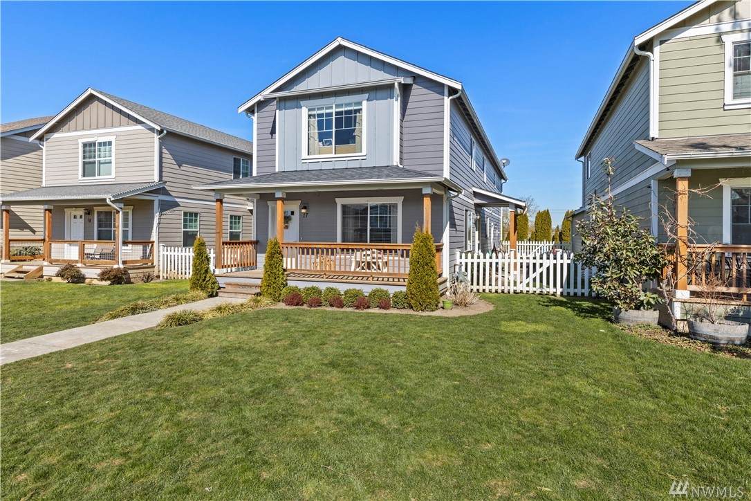 2200 Greenview Cir - Photo 1