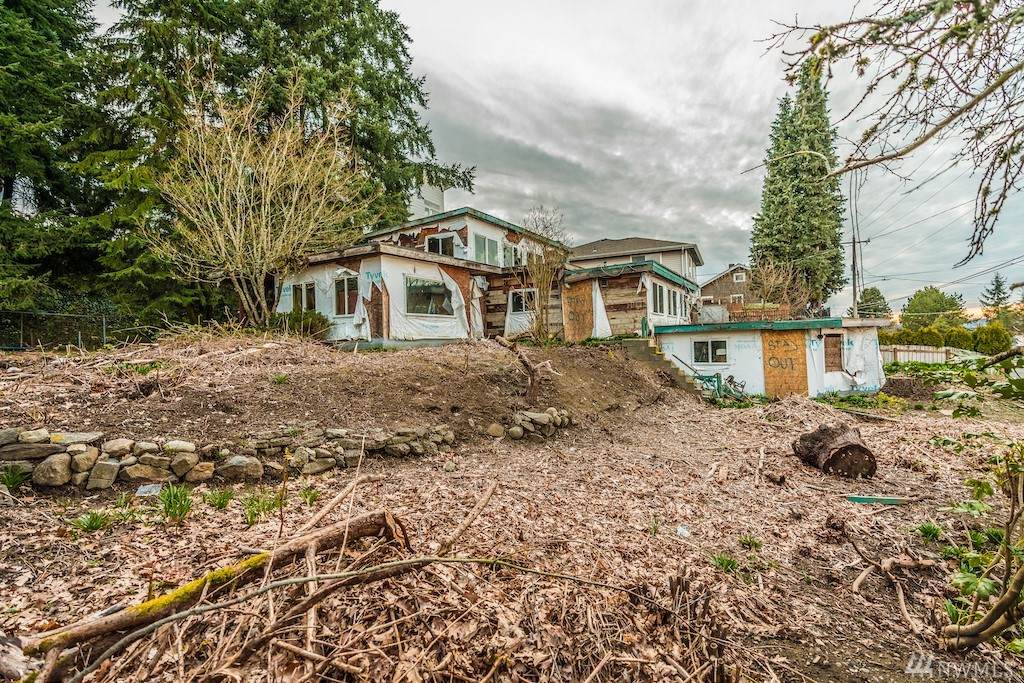 10673 Rainier Ave - Photo 1