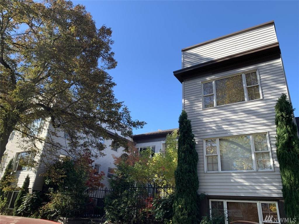 213 17th Ave - Photo 1
