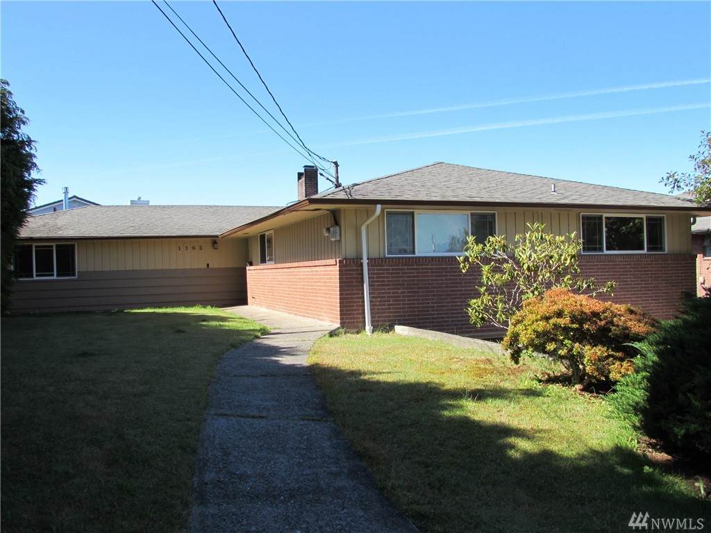 1102 Bridgeview Drive - Photo 1