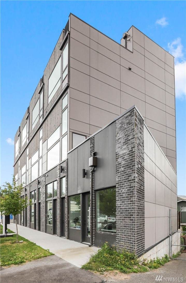2463 College Street - Photo 1