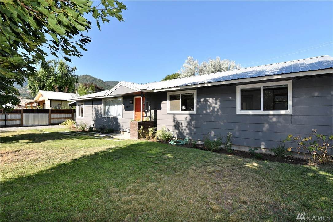 407 Bridge St - Photo 1
