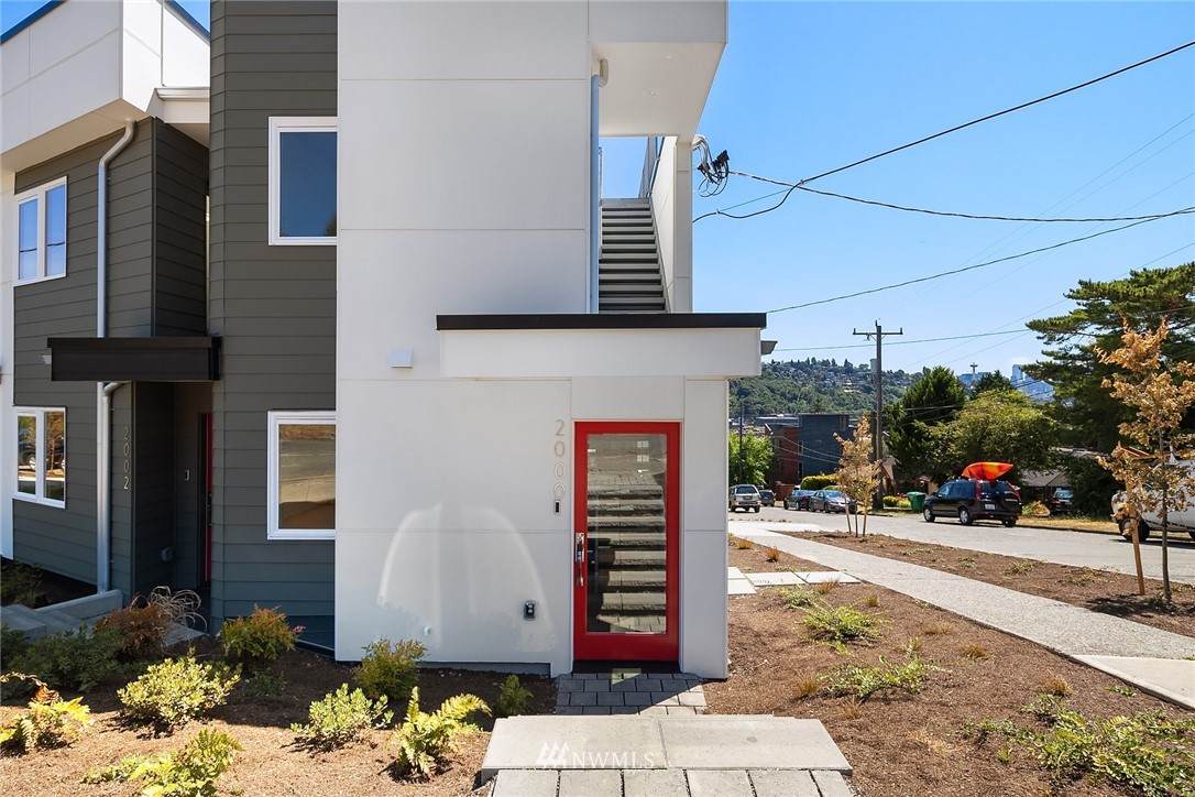 2000 Thorndyke Avenue - Photo 1