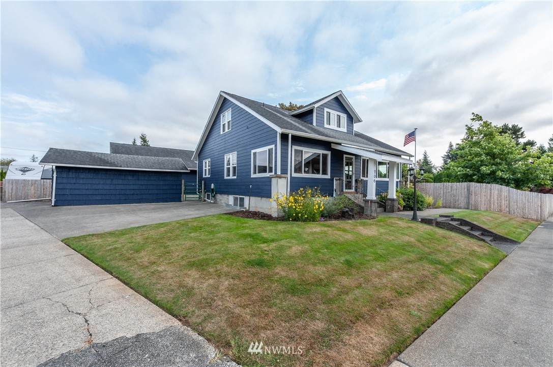 206 7th Street - Photo 1