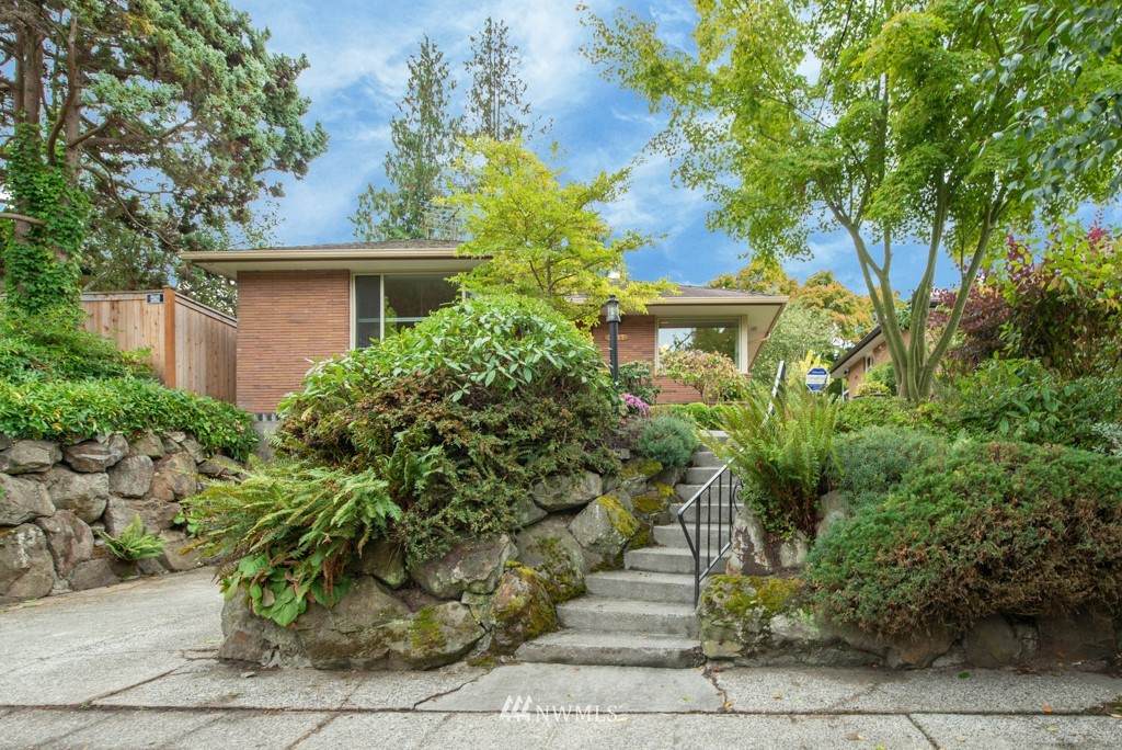 3017 71st Street - Photo 1