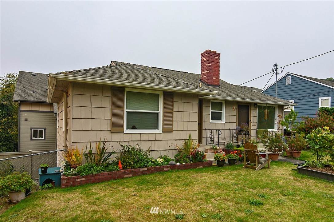3019 30th Avenue - Photo 1