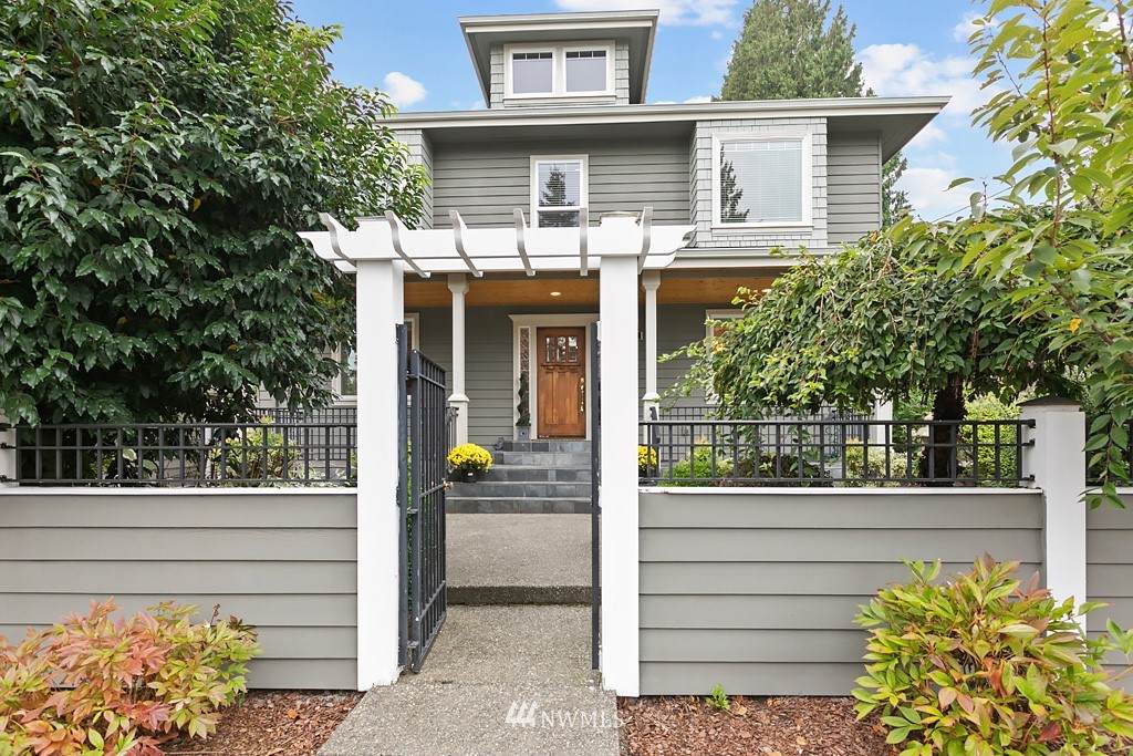 10541 23 Avenue - Photo 1