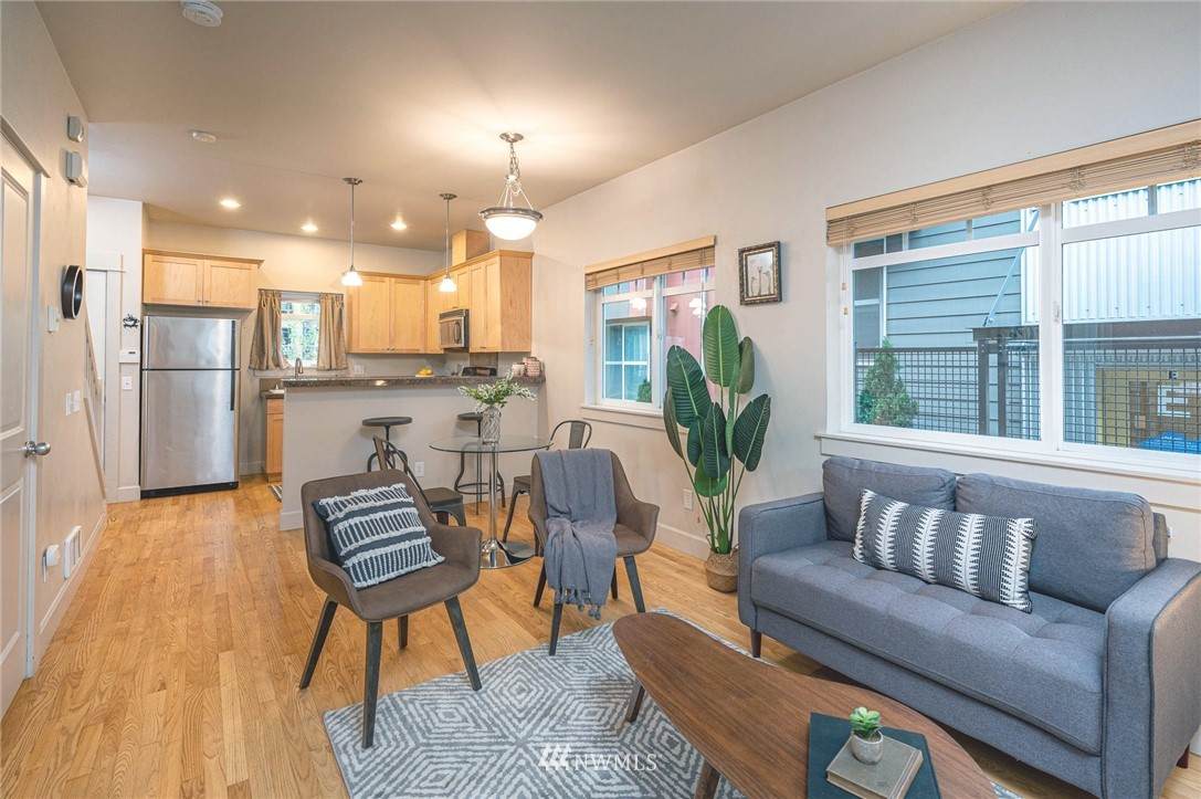 419 11TH Avenue - Photo 1