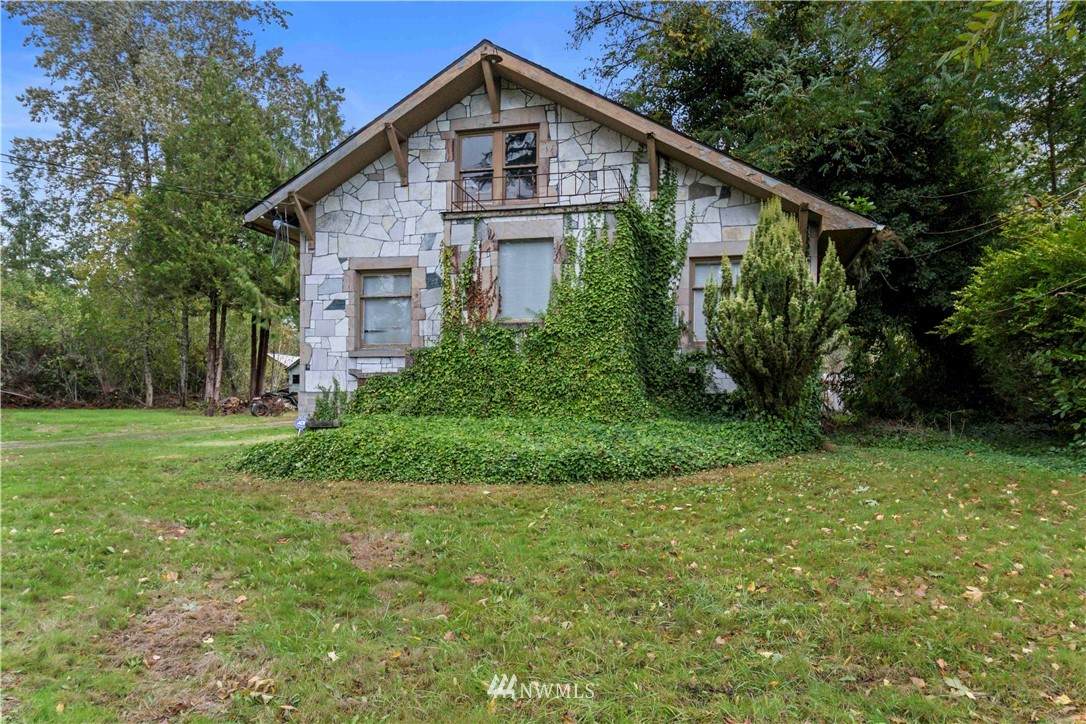 13811 Canyon Road - Photo 1