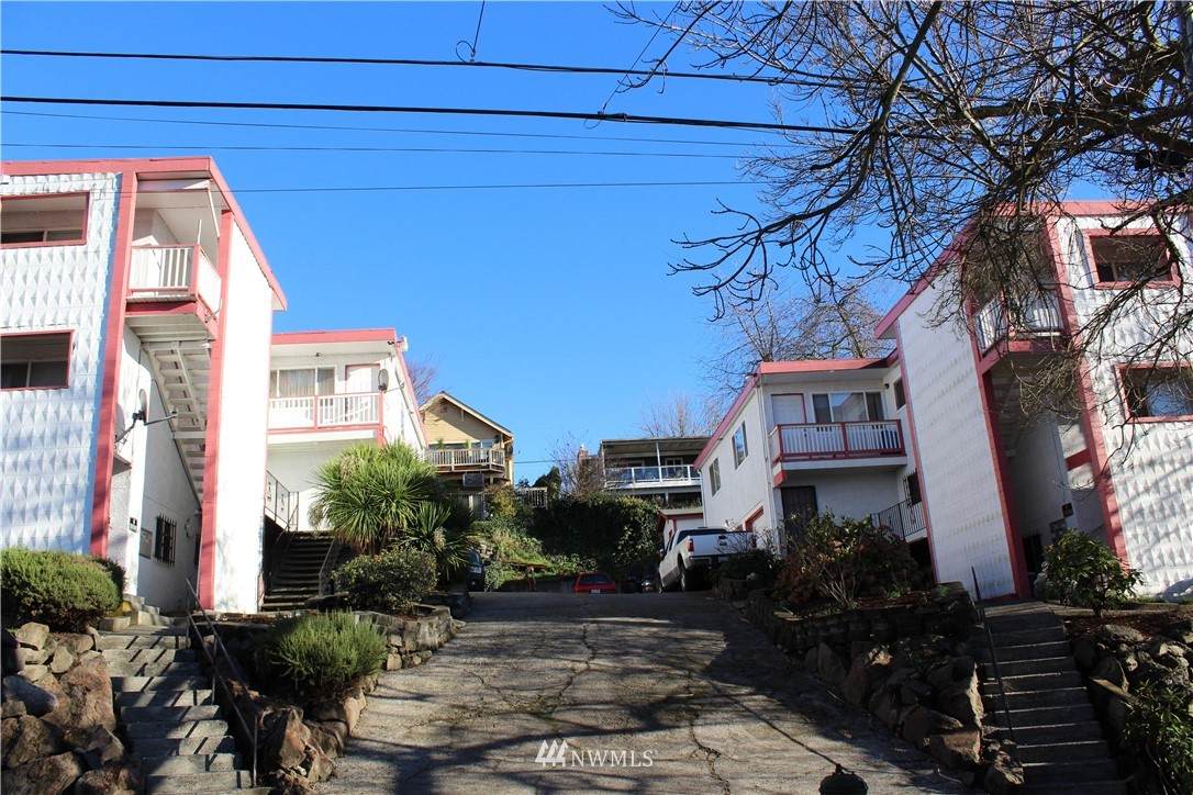 812 29 Avenue - Photo 1