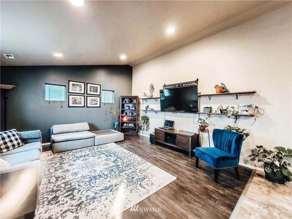 807 Rees Street - Photo 1