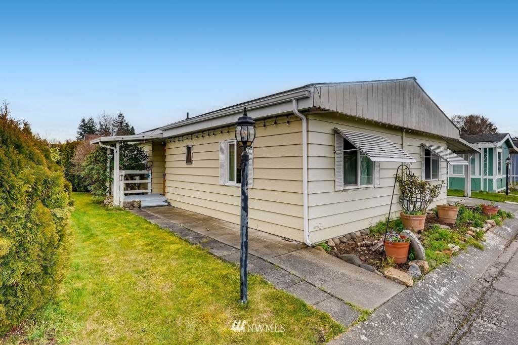 707 37th Street - Photo 1