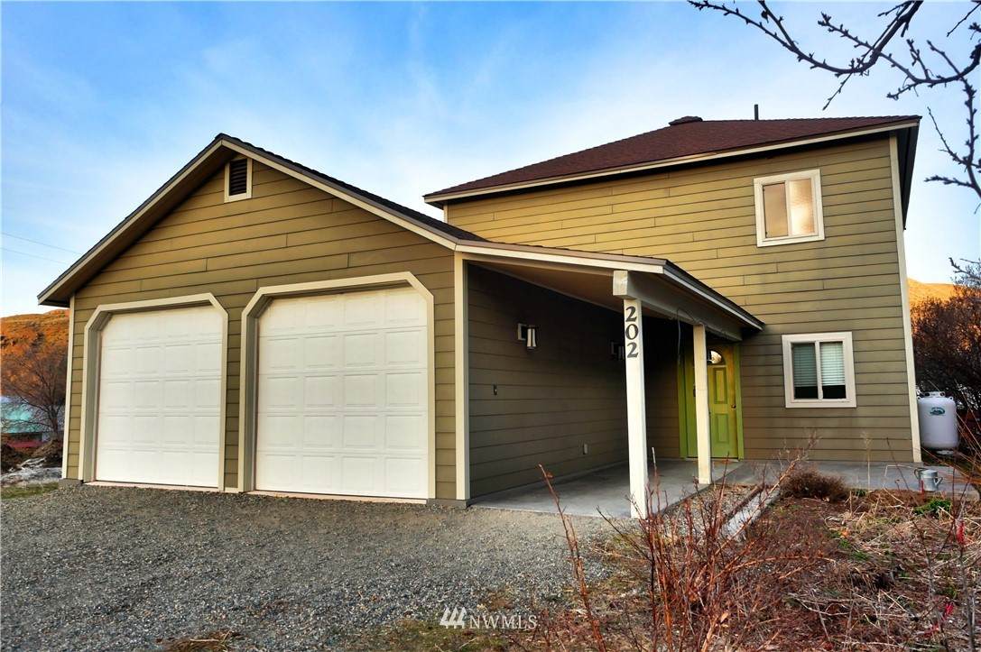202 Lincoln Street - Photo 1