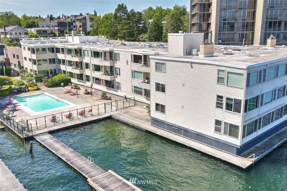 1600 43rd Avenue - Photo 1