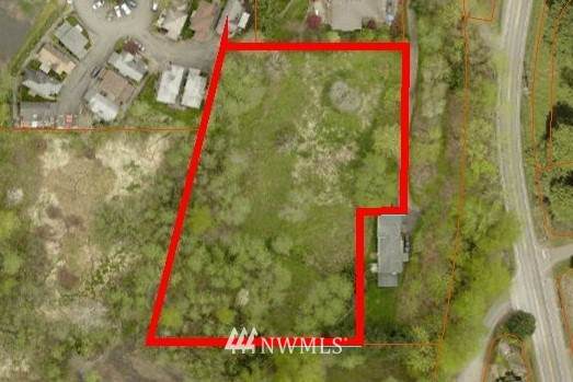 320 Railroad Ave - Photo 1