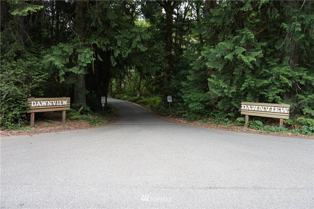 121 Dawnview Drive - Photo 1