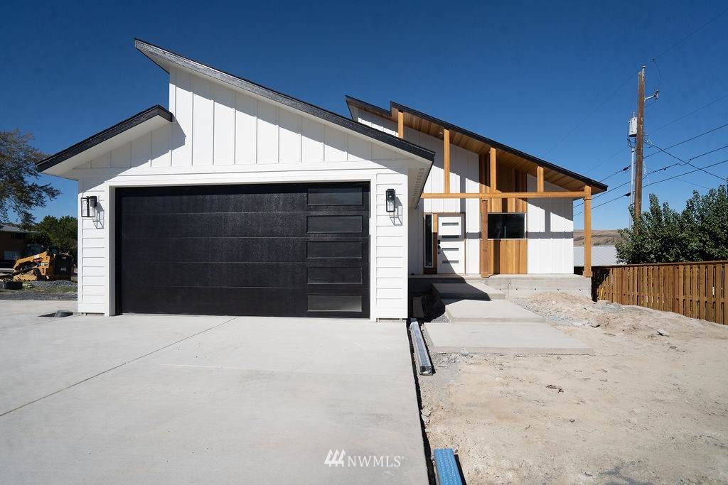 412 Main Street - Photo 1