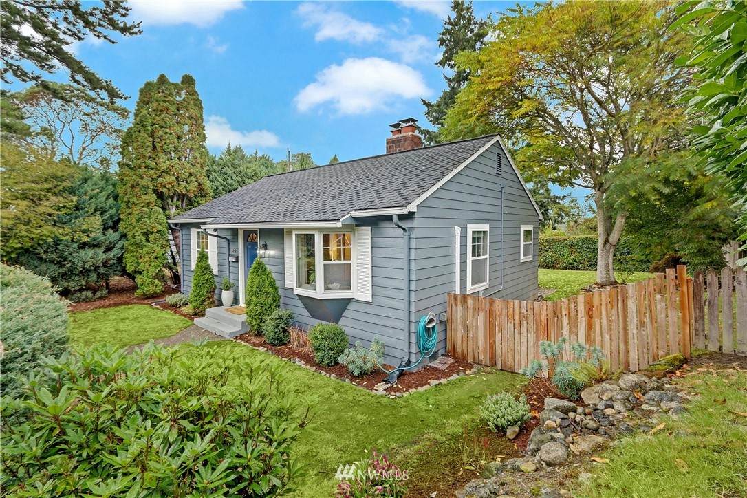 9820 33rd Avenue - Photo 1