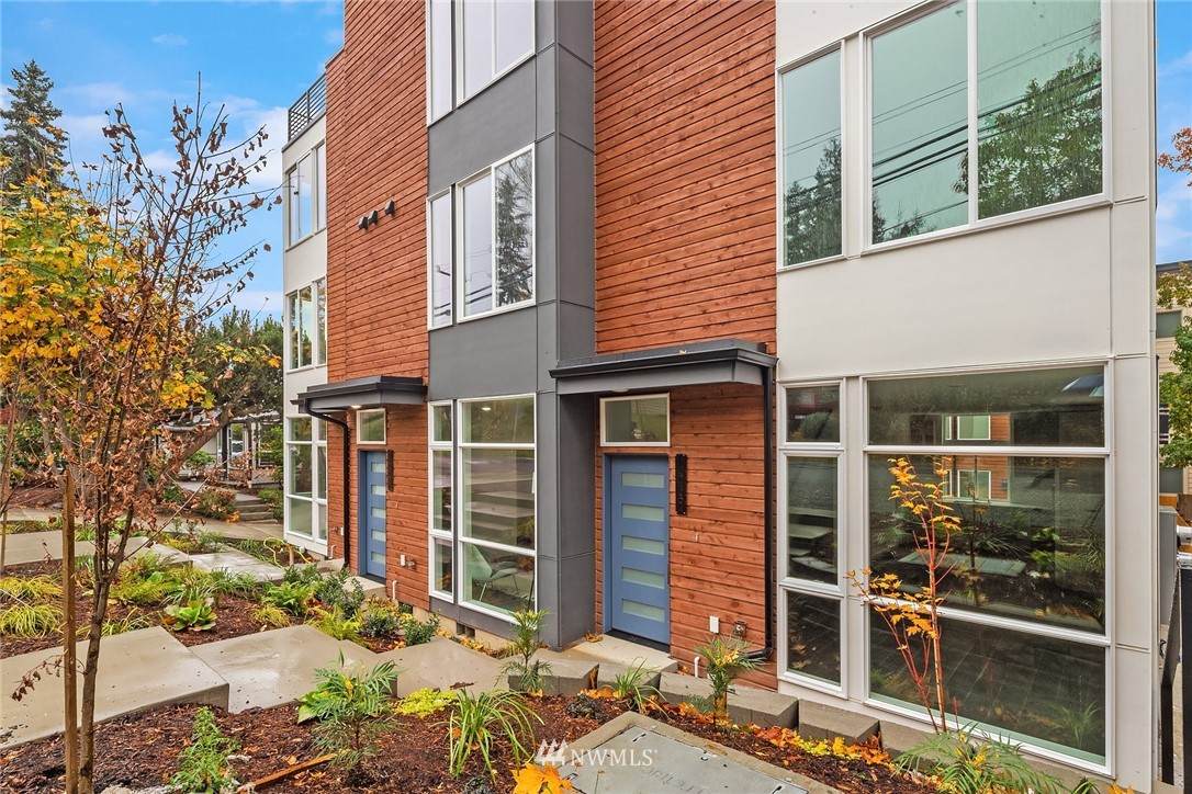 13735 35th Avenue - Photo 1