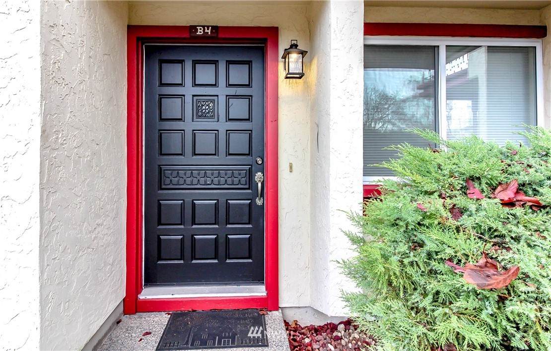 328 9th Avenue - Photo 1